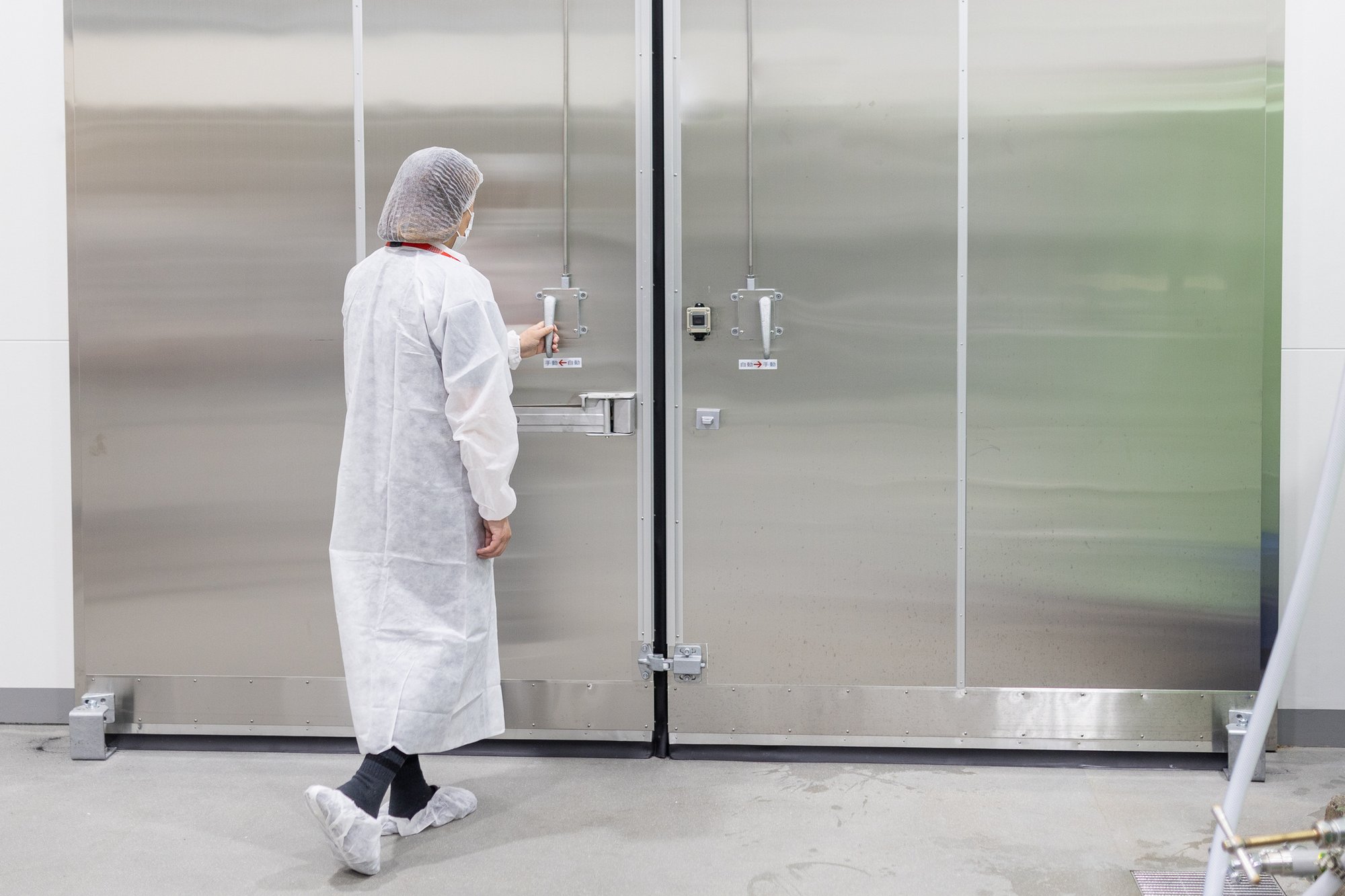iStock-Opening Aluminum Door
